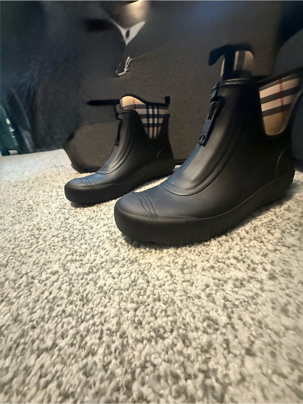 Burberry Rain Boots with Plaid Collar - Picture 5 of 5